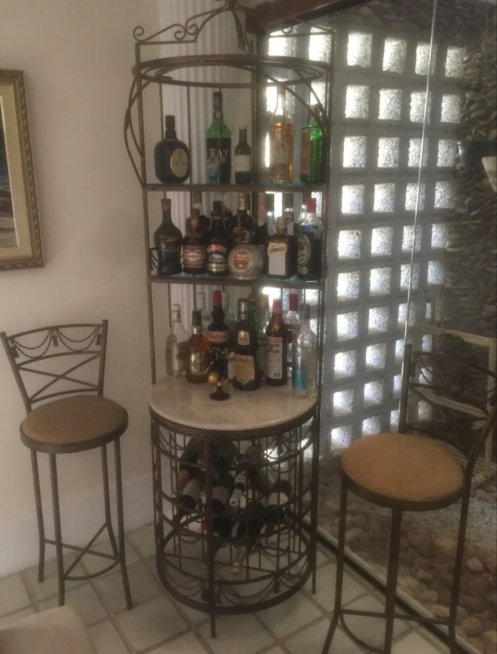 Bar e aparador em ferro e mármore travertino 