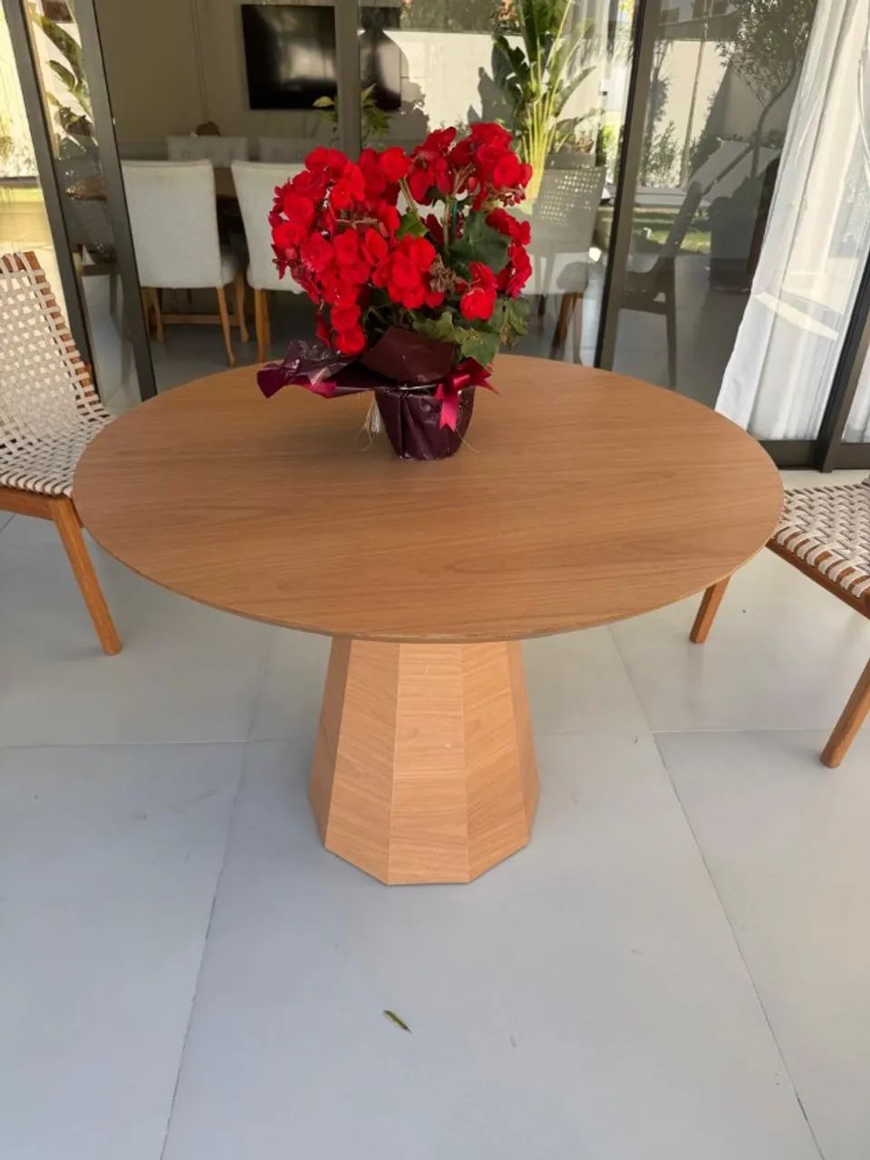 Mesa de Jantar Redonda 110cm.