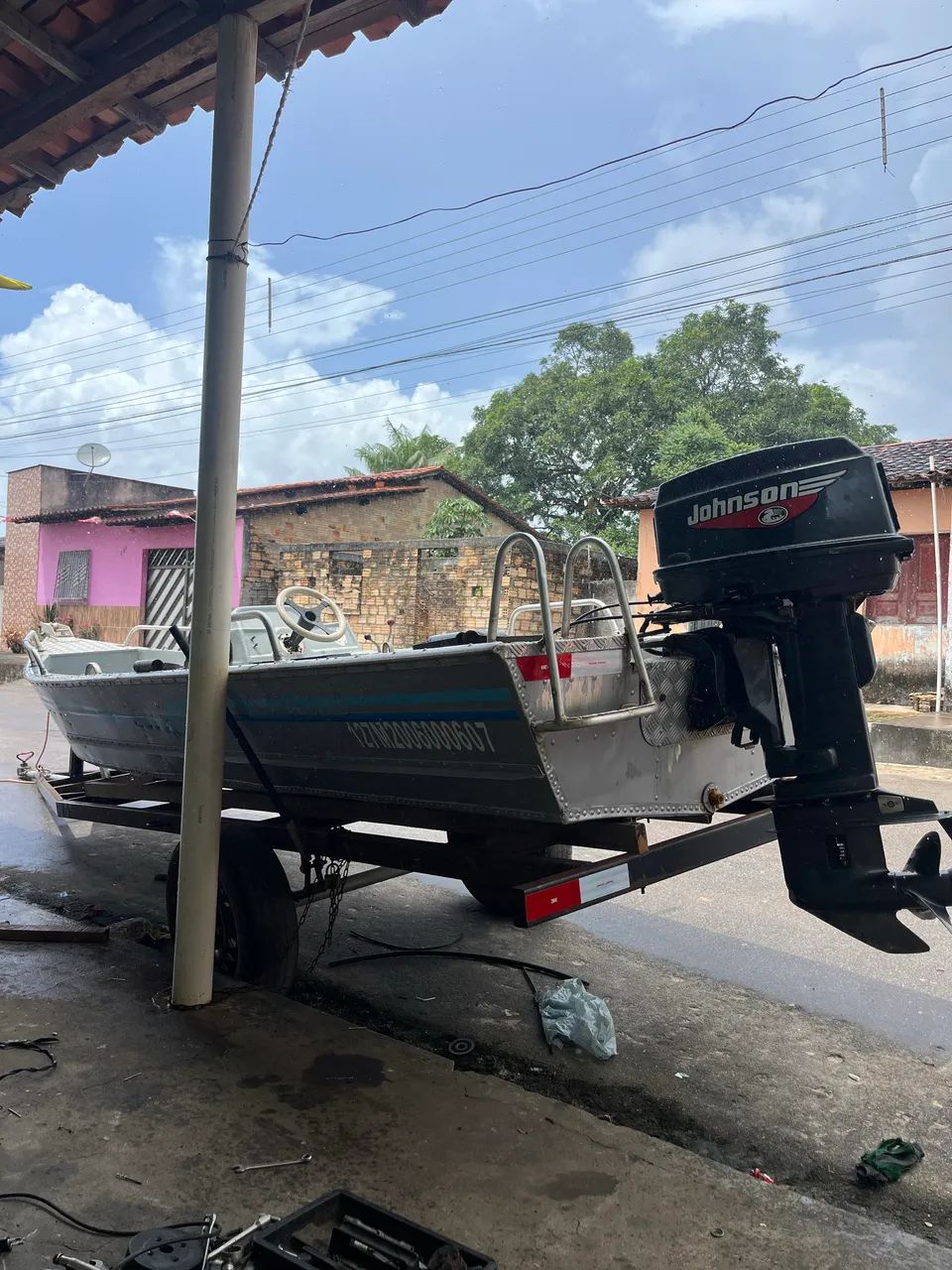Vende-se lancha com motor 30hp johnson na partida com comando a distância  - Foto 5