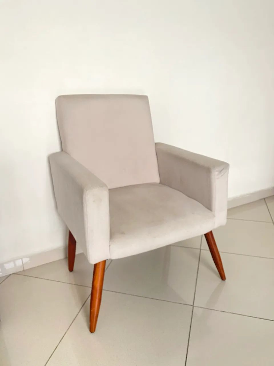 Poltrona bege para sala  - Foto 2