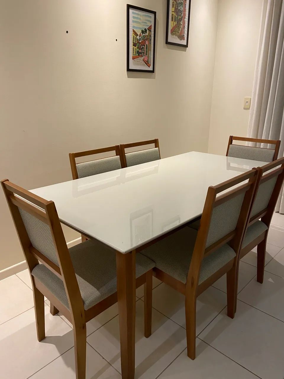 Vende-se mesa de jantar 6 lugares 