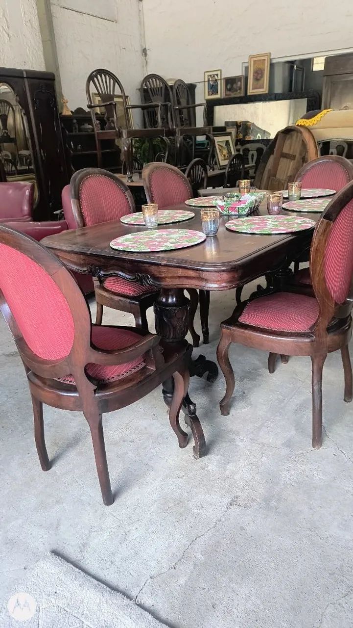 mesa maciça em jacarandá 