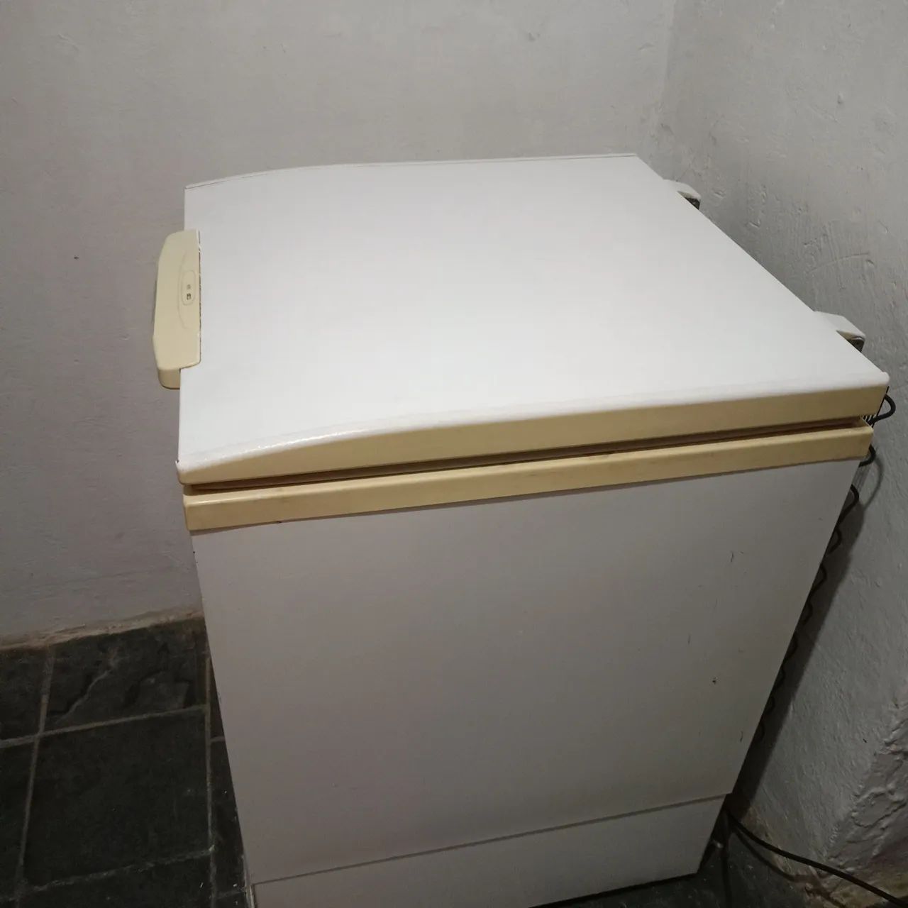 Vendo freezer em perfeito estado de funcionamento!