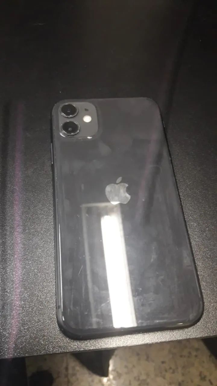 Iphone 11 na cor preta  - Foto 2