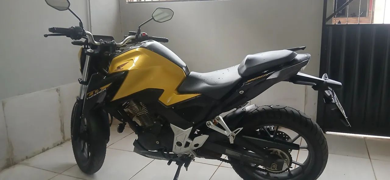 Cb 300f flex dourada.