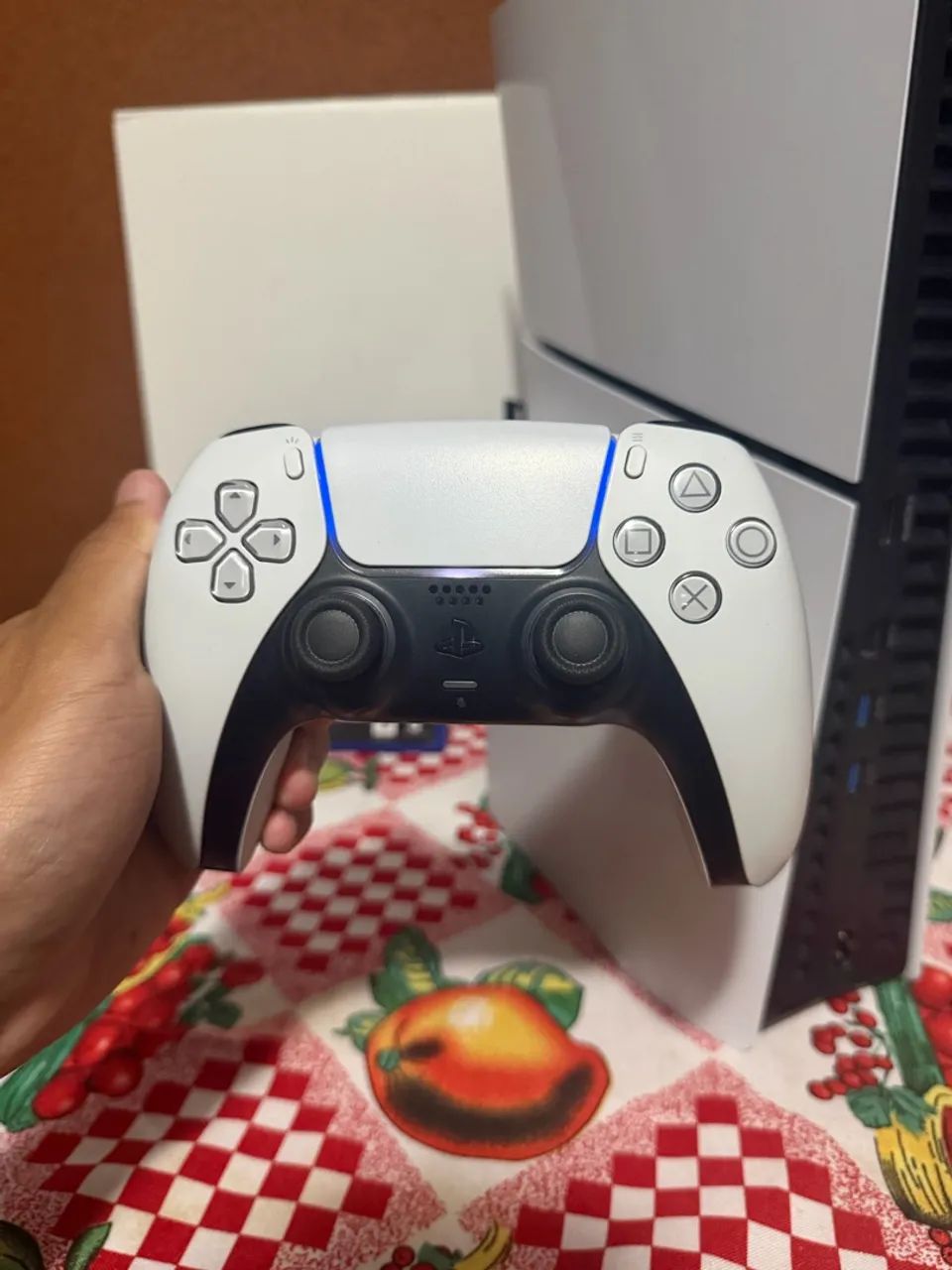 Ps5 slim com Disco 1Tb seminovo - Foto 5