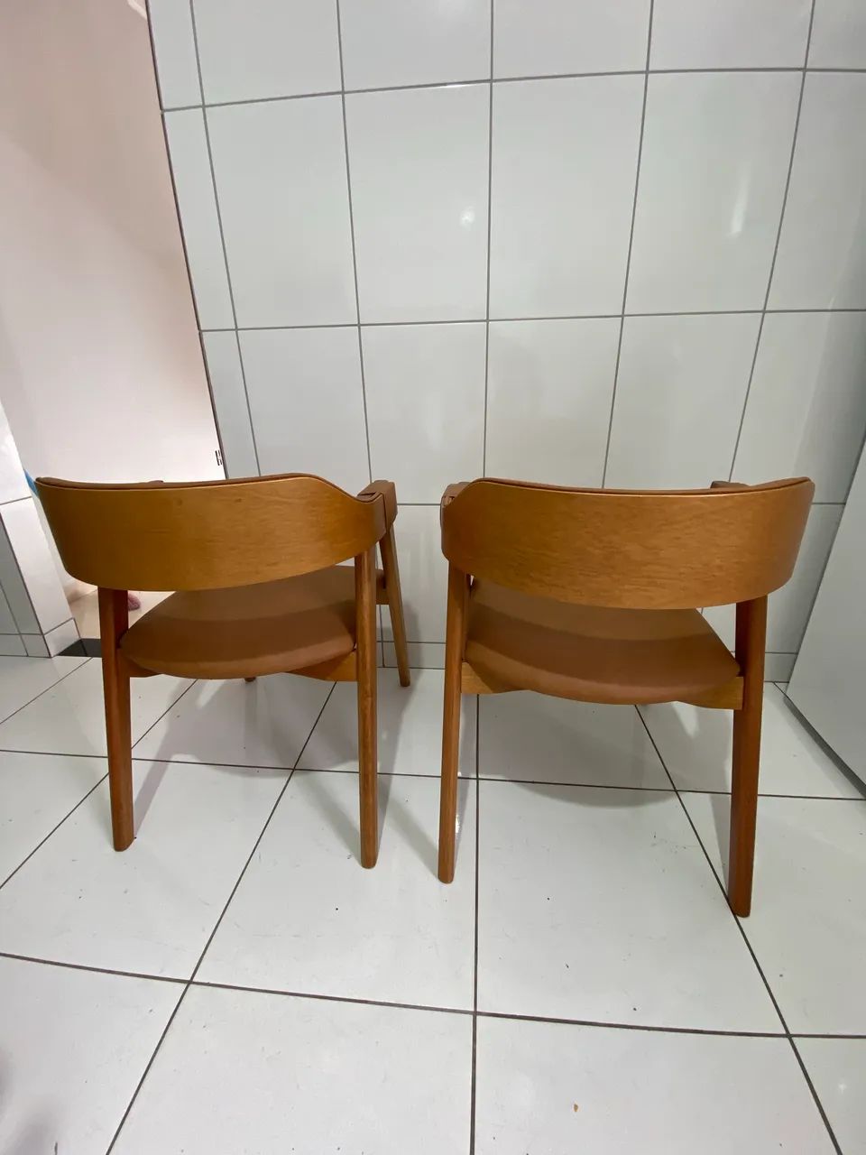 Kit 2 cadeiras sala de jantar estofada com braço.  - Foto 3