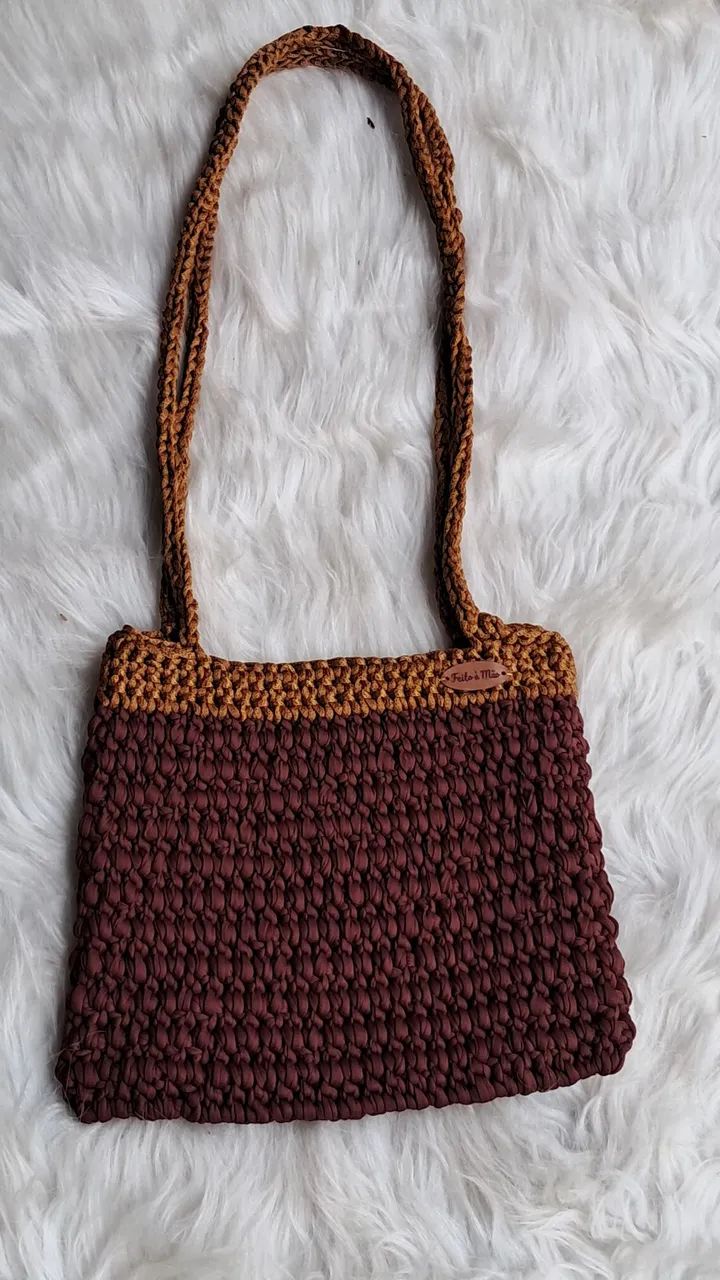 Bolsa de crocre na cor marrom com alças  dourada - Foto 3