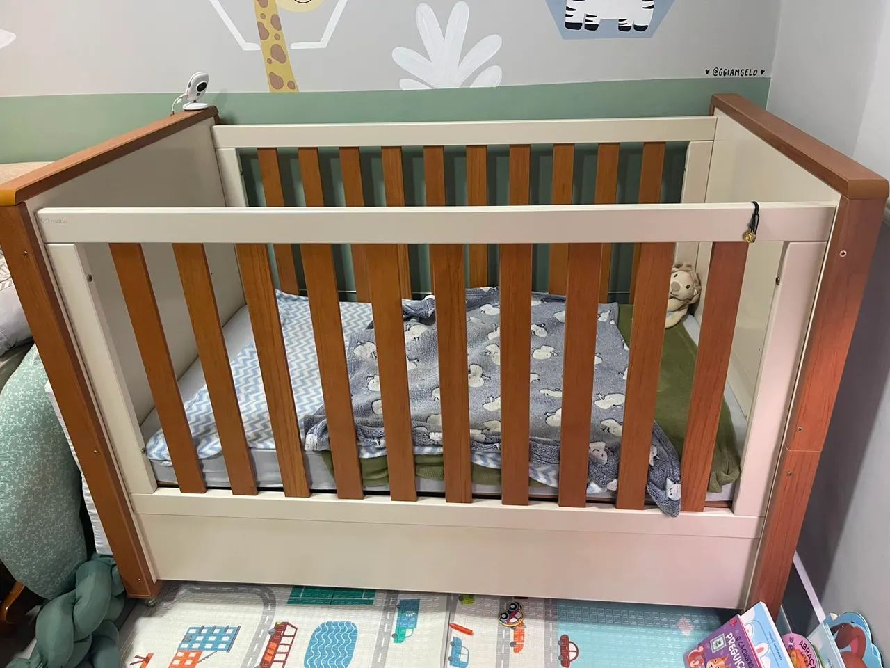 Vendo Berço e Cadeira de amamentação - Foto 3