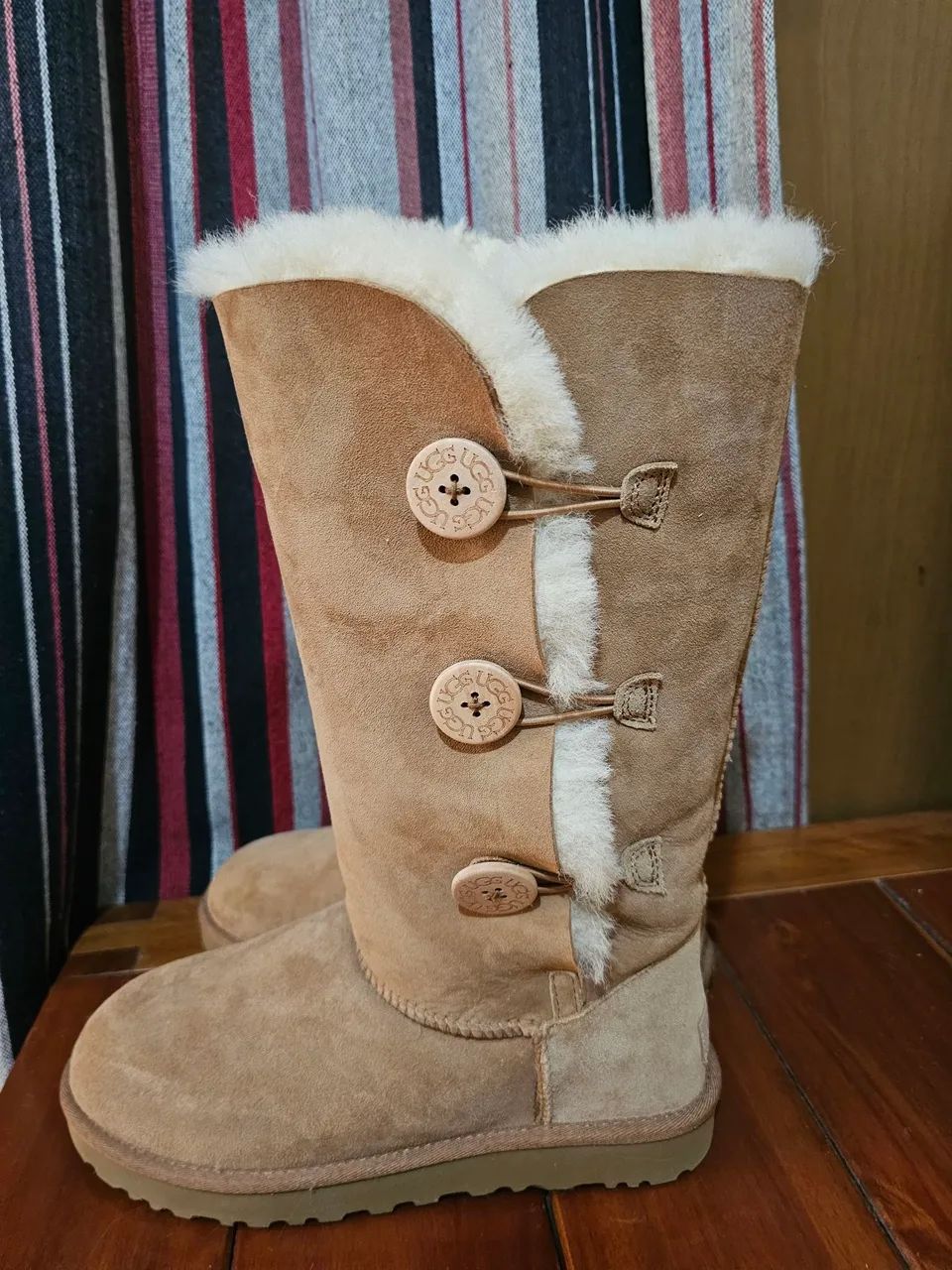 Bota UGG Bailey Button Triplet ll original  - Foto 4