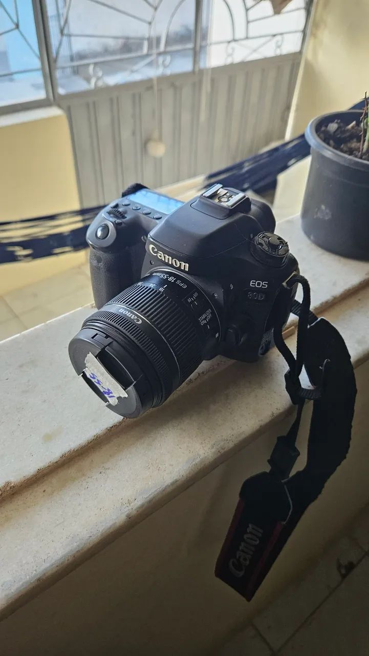 Câmera Canon 80D + lente 18-55mm com 2 baterias - Foto 2