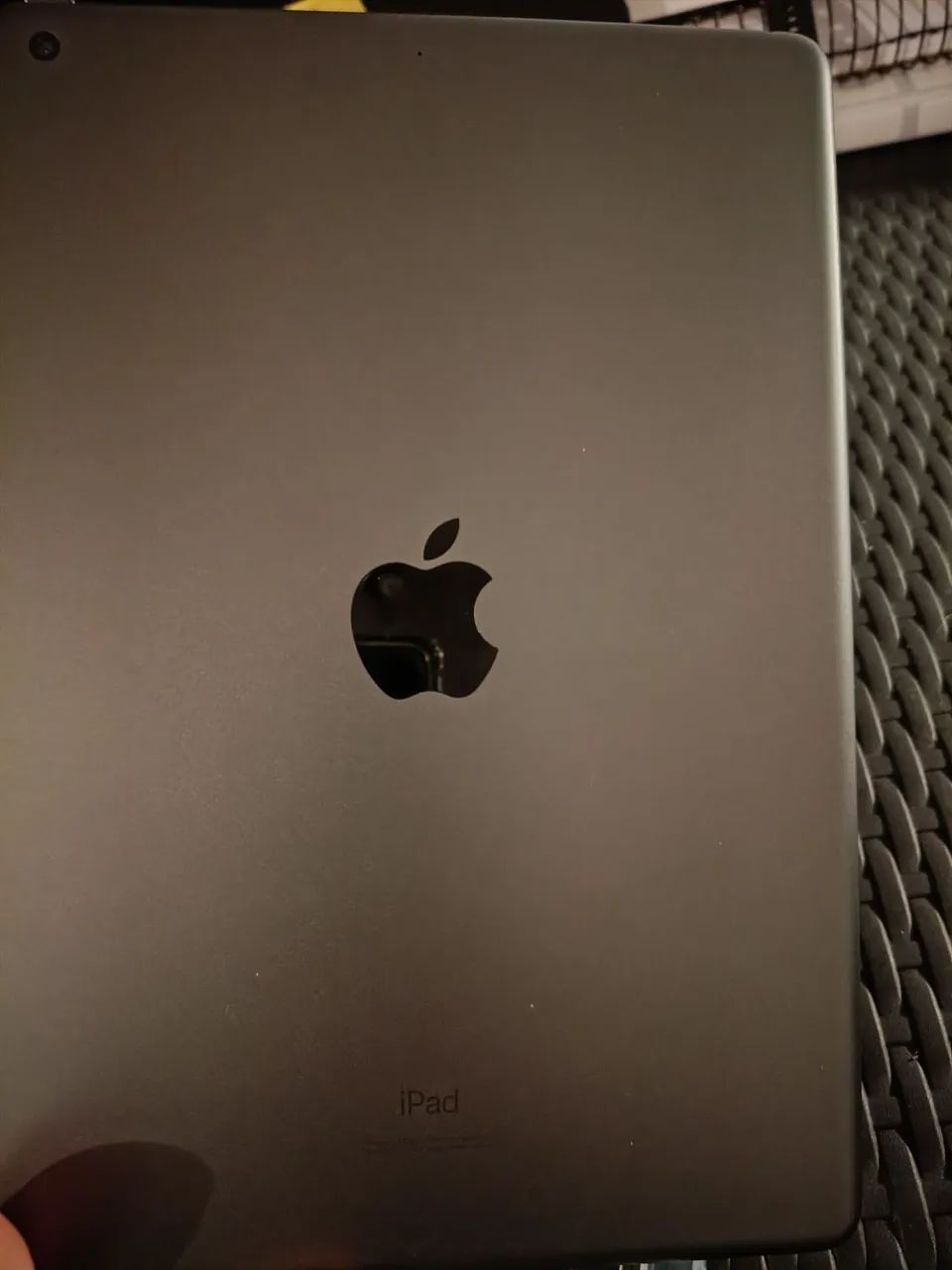 IPad 8°geração com case e cabo - Foto 3