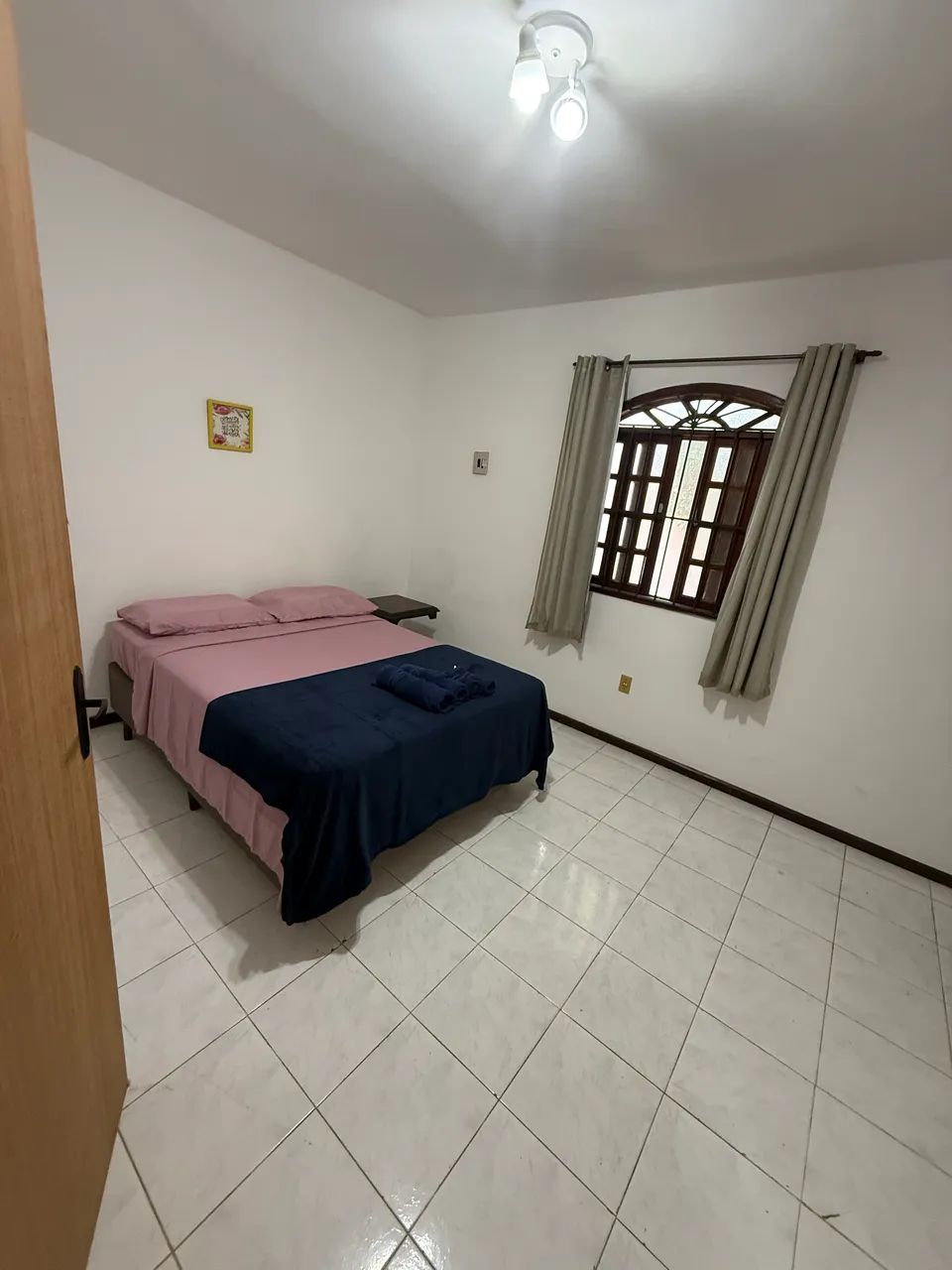 Vendo duas camas box nunca usada com 08 meses de comprada 