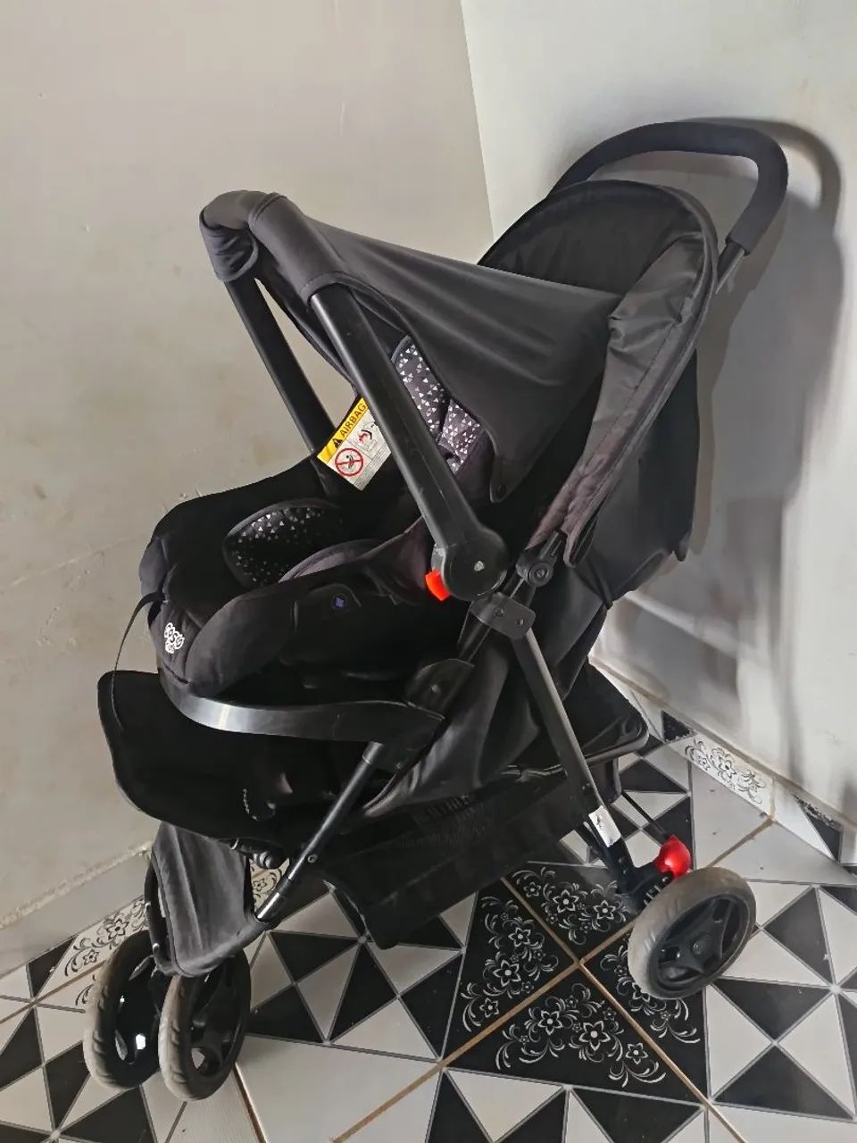 Carrinho e bebê conforto 