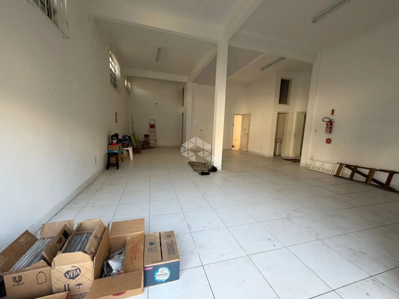 LOJAS COMERCIAIS INTEGRADAS À VENDA EM BARREIROS, SÃO JOSÉ - 120 m² PRIVATIVOS E PÁTIO NOS