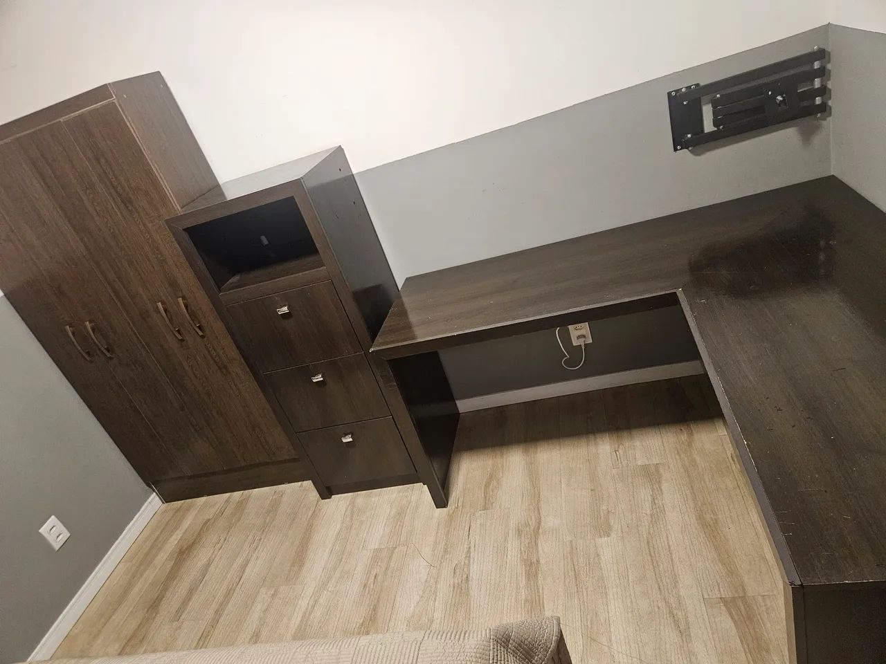 Guarda Roupas + Mesa de Escritório/Estudo - Foto 2