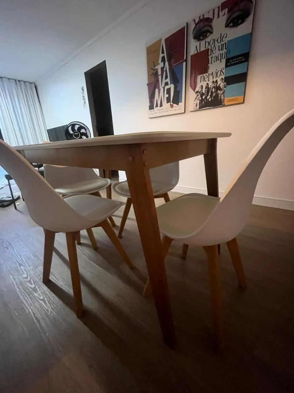 Jogo de mesa com quatro cadeiras - Foto 5