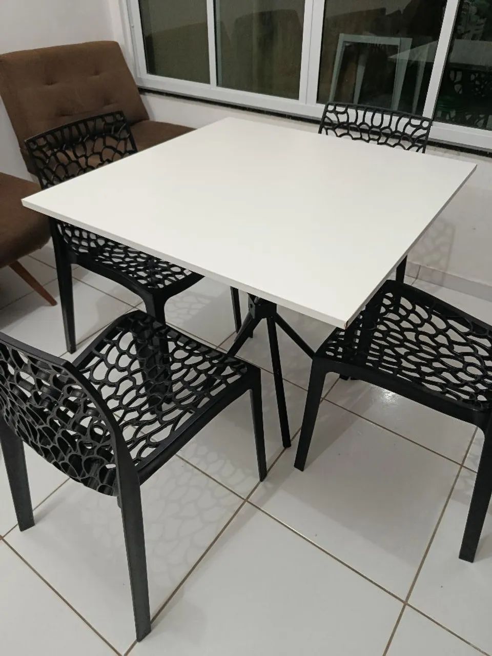 Mesa de jantar e cadeiras - Foto 3