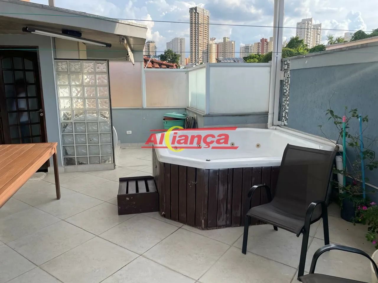 Oportunidade Imperdível Casa em Condomínio Fechado Espaçosa e Sofisticada