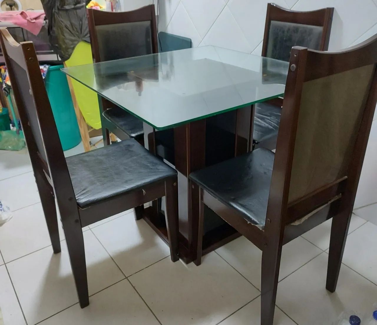 Mesa de vidro com 4 Cadeira  - Foto 2