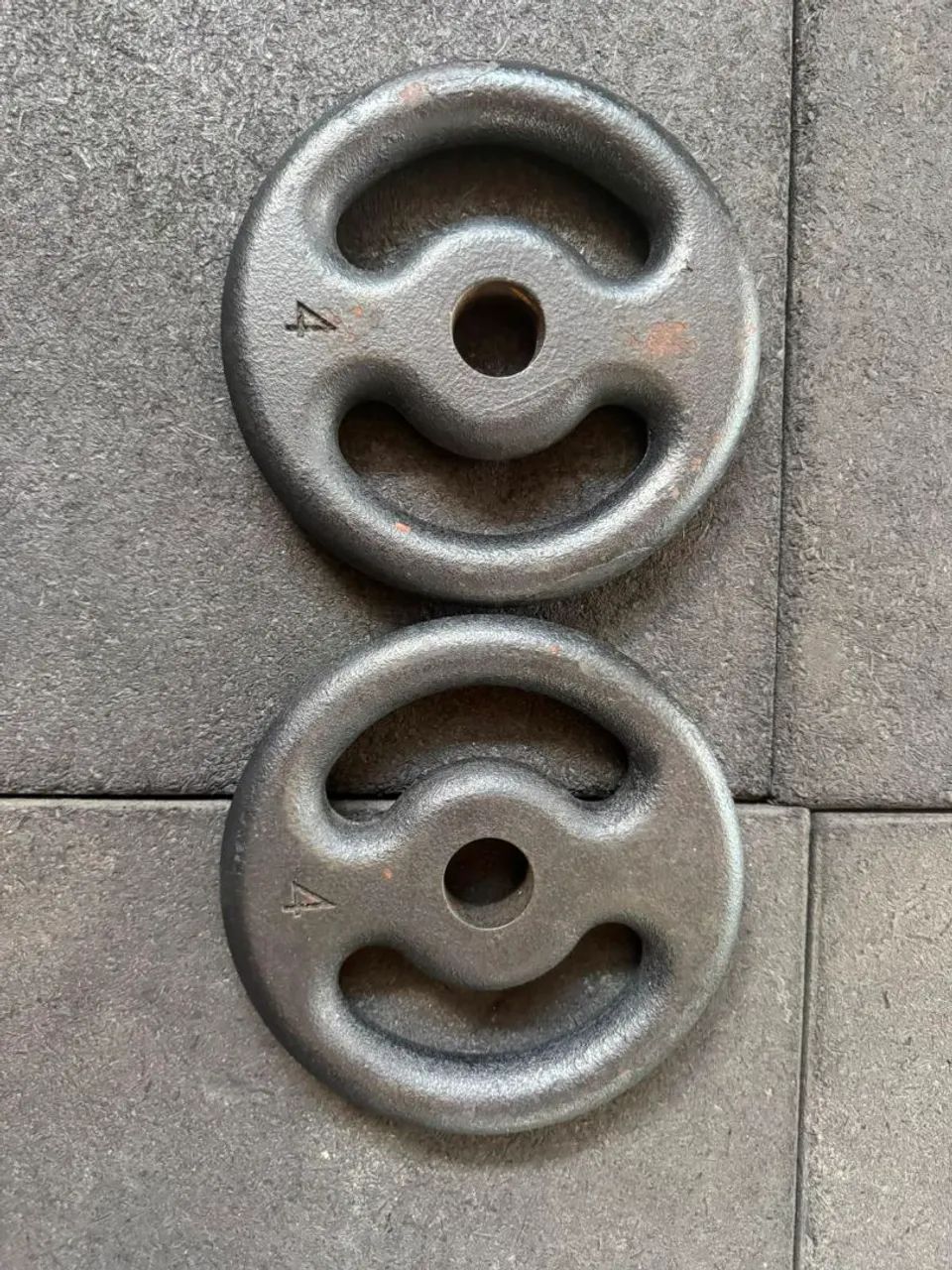 Anilhas de ferro 04kg e 05kg