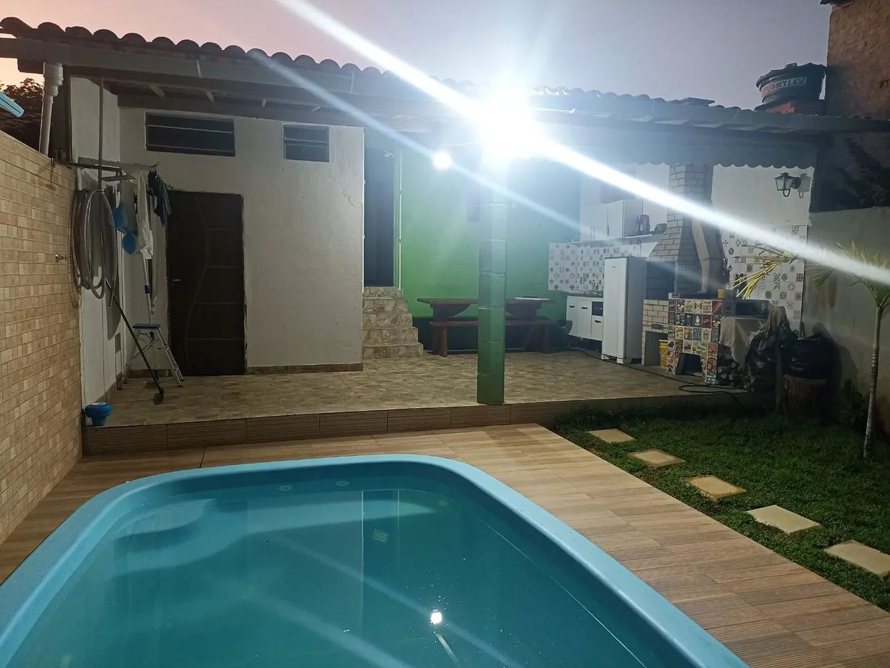 CASA COM PISCINA EM SUBAUMA 