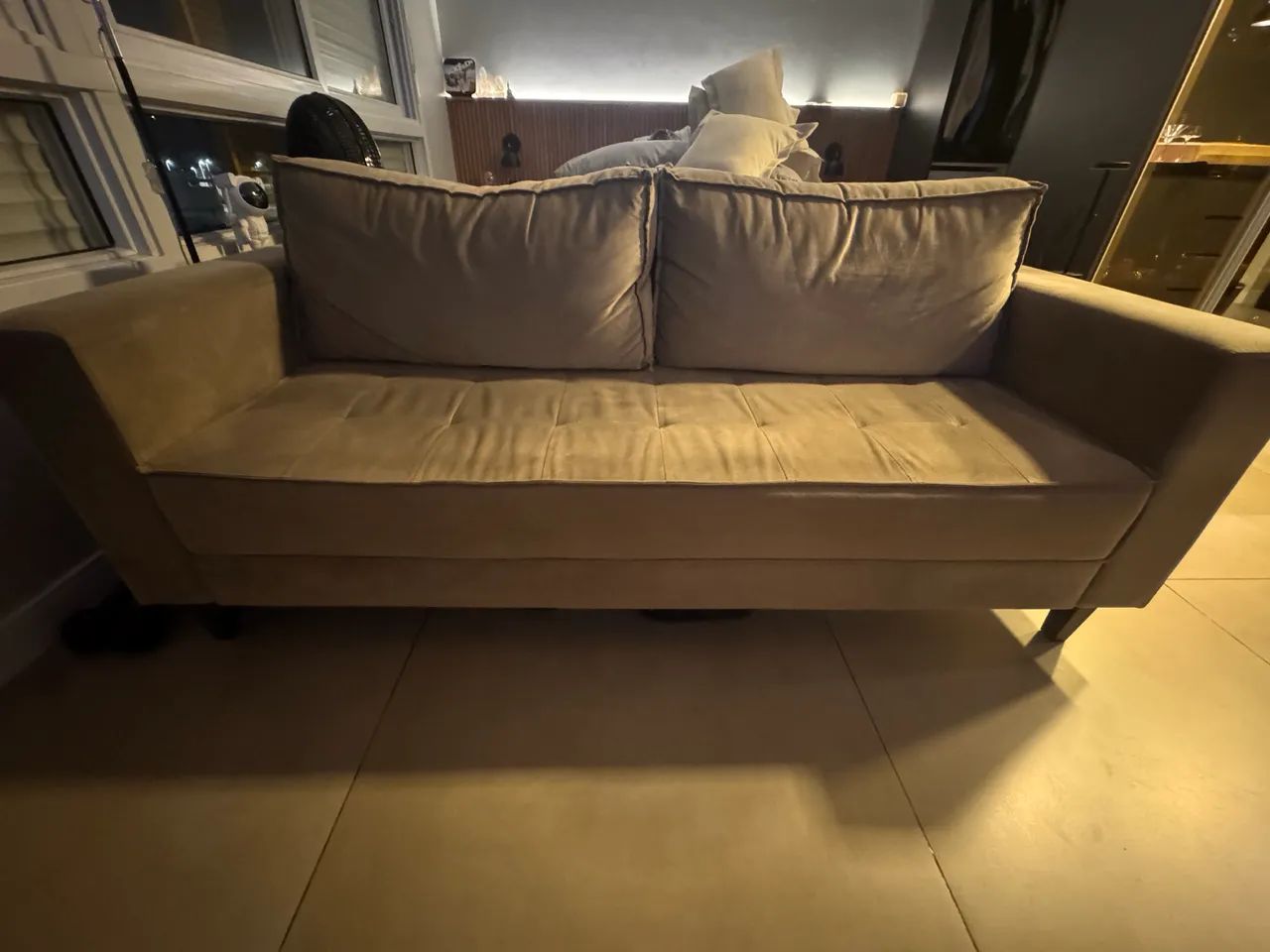 Sofá 3 lugares bege 