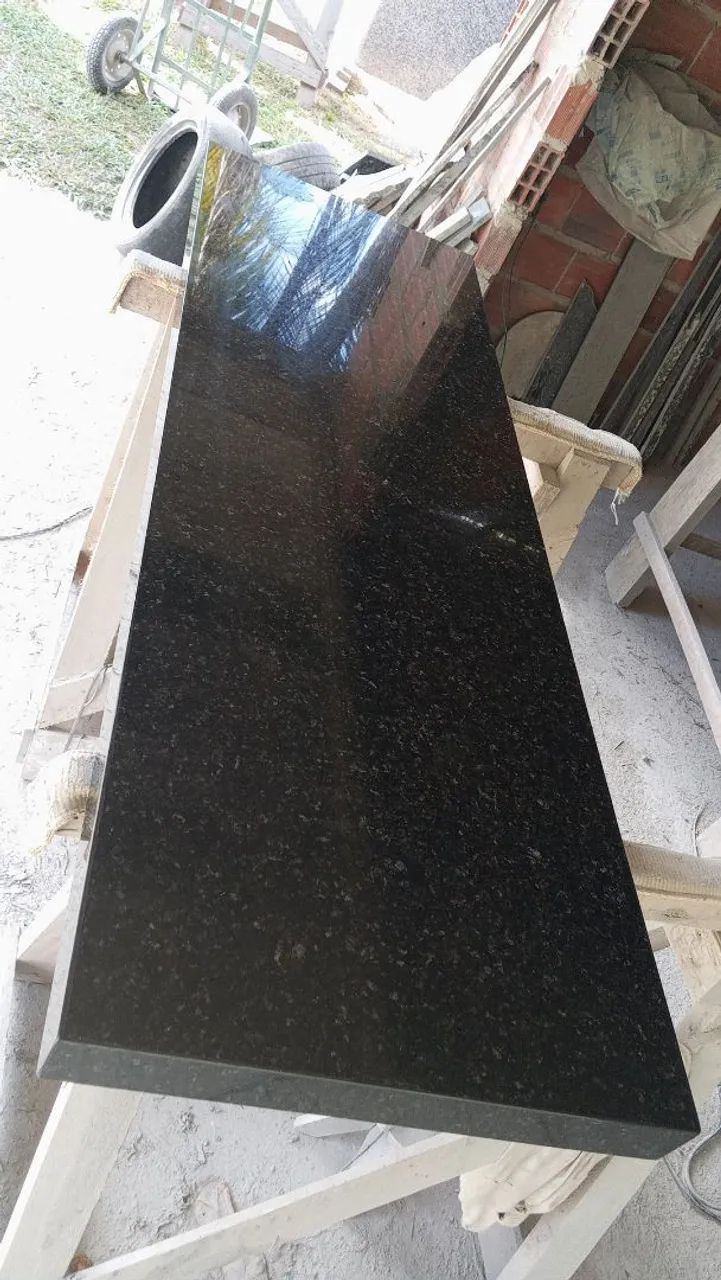 uma pia de 180 de comprimento por 55 de largura a bancada mede 170 de comprimento por 50 