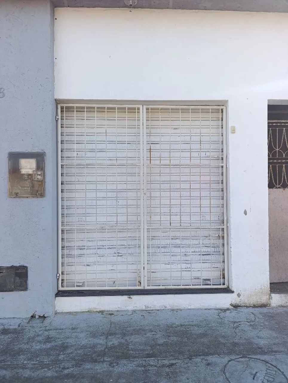 Portão de loja comercial e grade de ferro toda em perfeito estado. - Foto 2