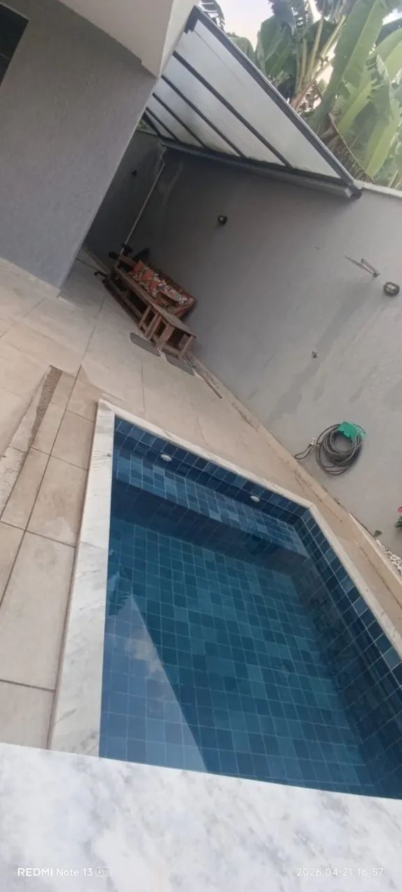 Alugo casa duplex com piscina, condomínio Jardim do Outeiro.