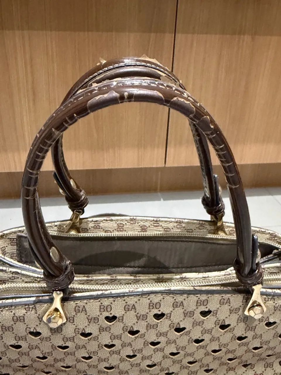 Bolsa feminina com bordado e pedraria - Foto 4