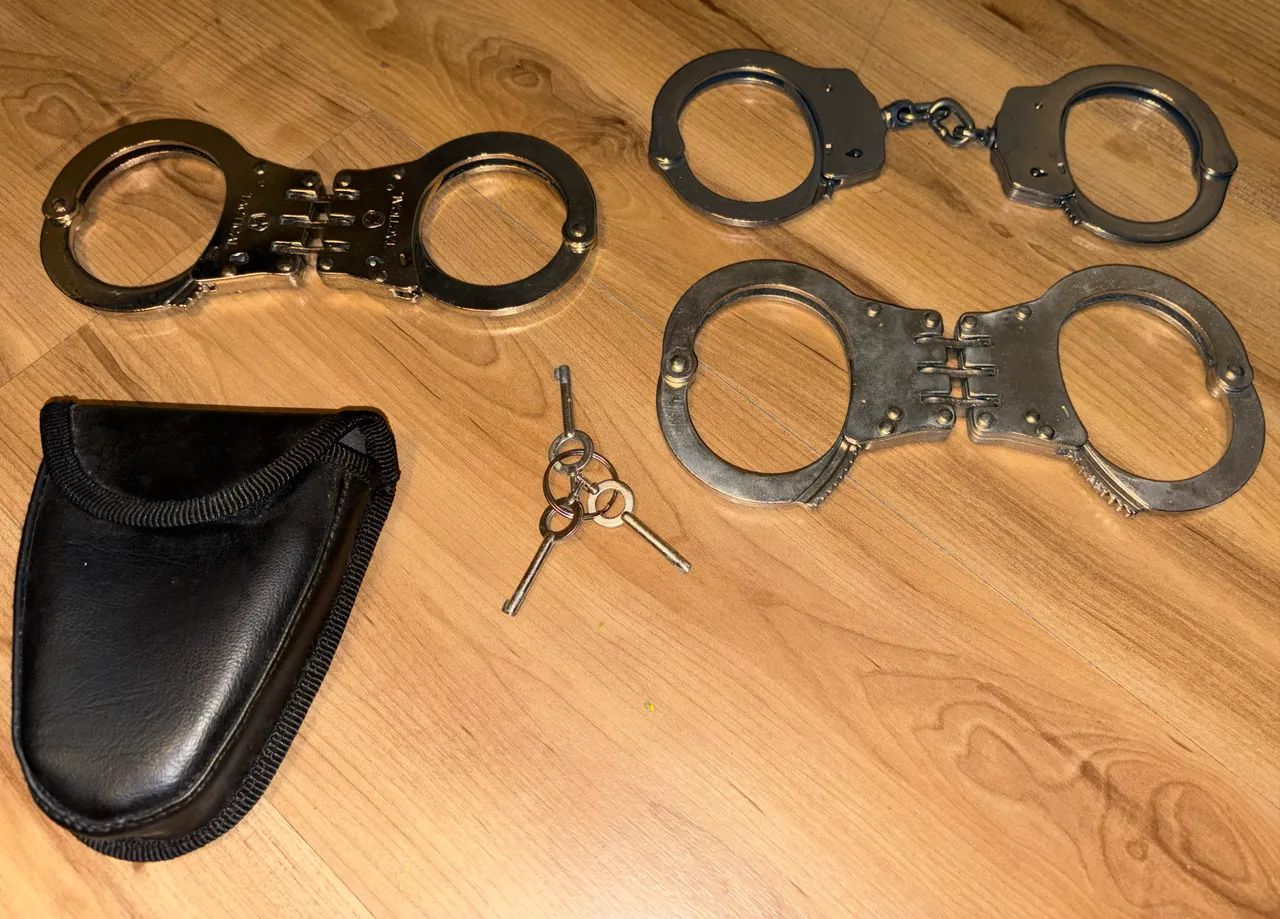 Algemas de aço novas TACTICAL com chaves e porta-algemas - Foto 3