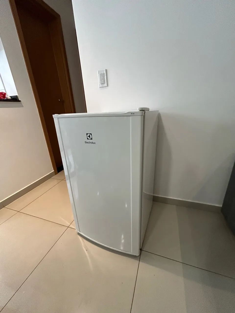 Frigobar Electrolux 90L