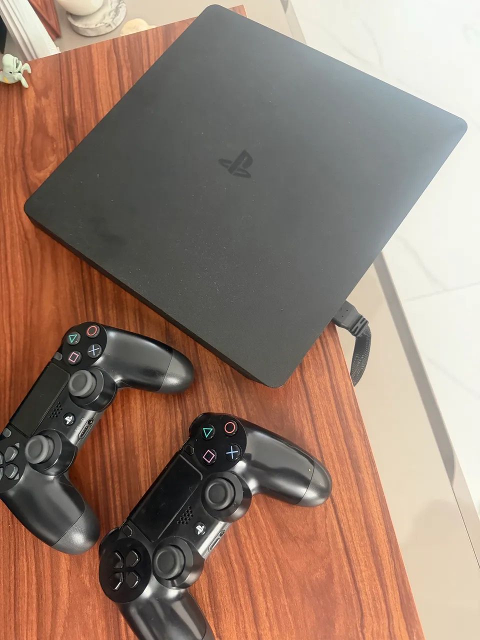 PlayStation 4 1TB com 2 manetes - Foto 2
