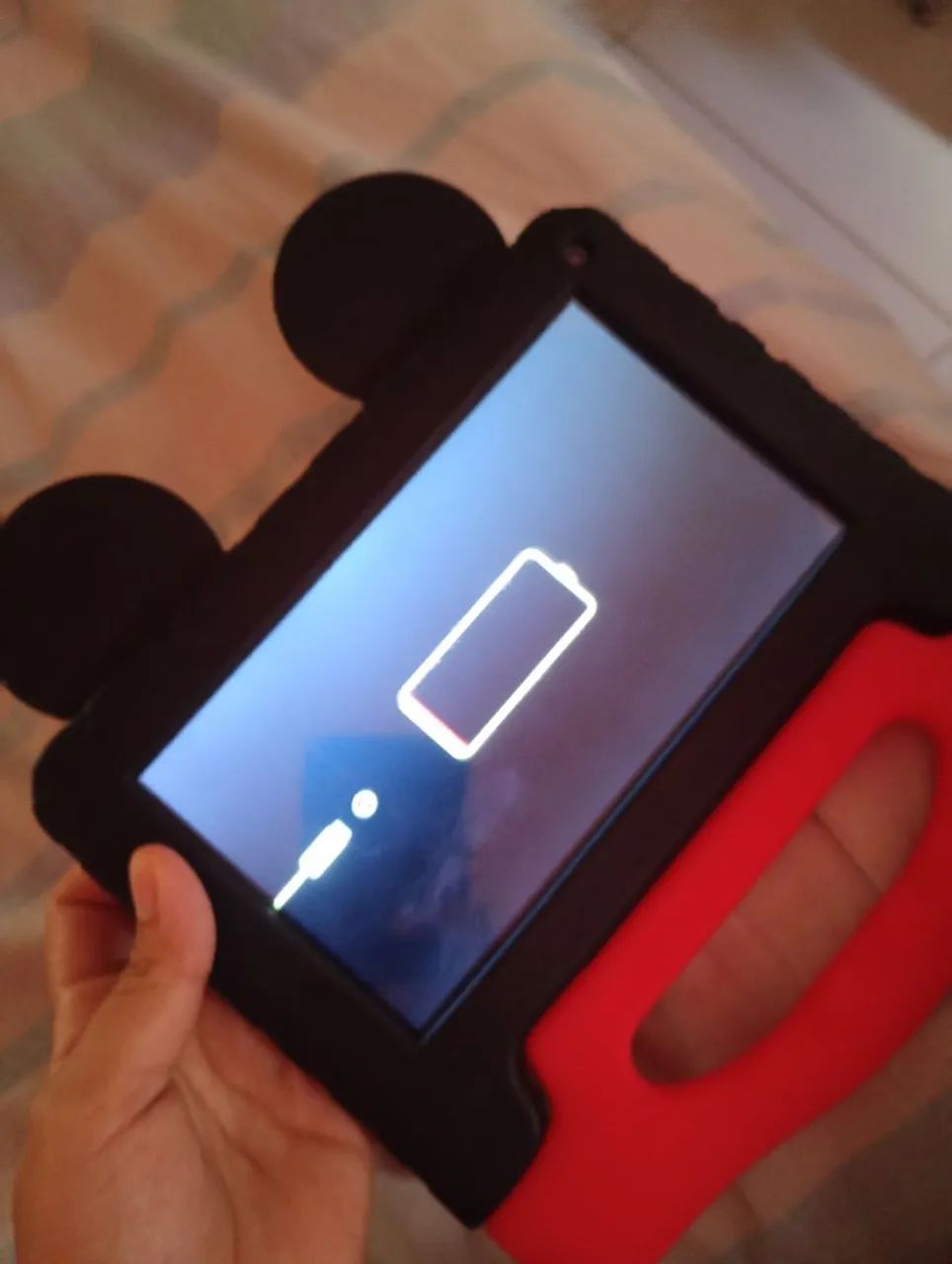 TABLETE COM CAPINHA 