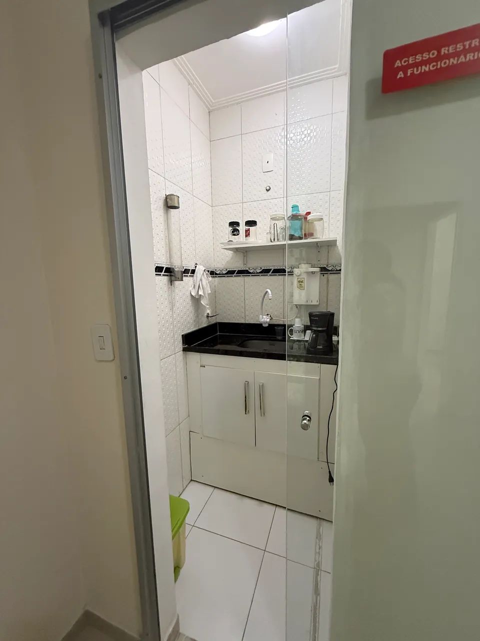 Alugo sala comercial com itens e serviços inclusos - Foto 3