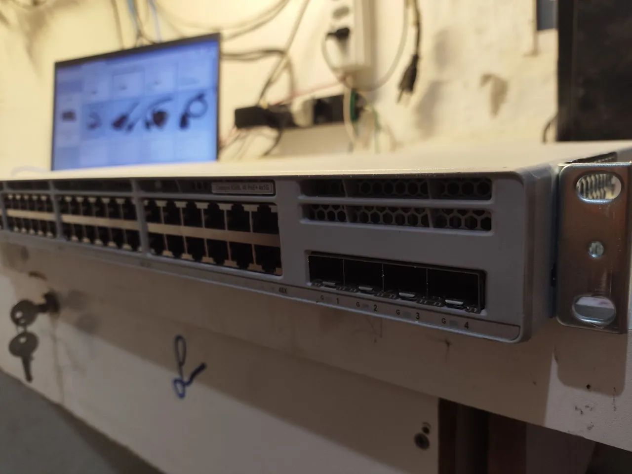Switch Cisco catalyst 9200L 48 POE+ 4x1G - Foto 4