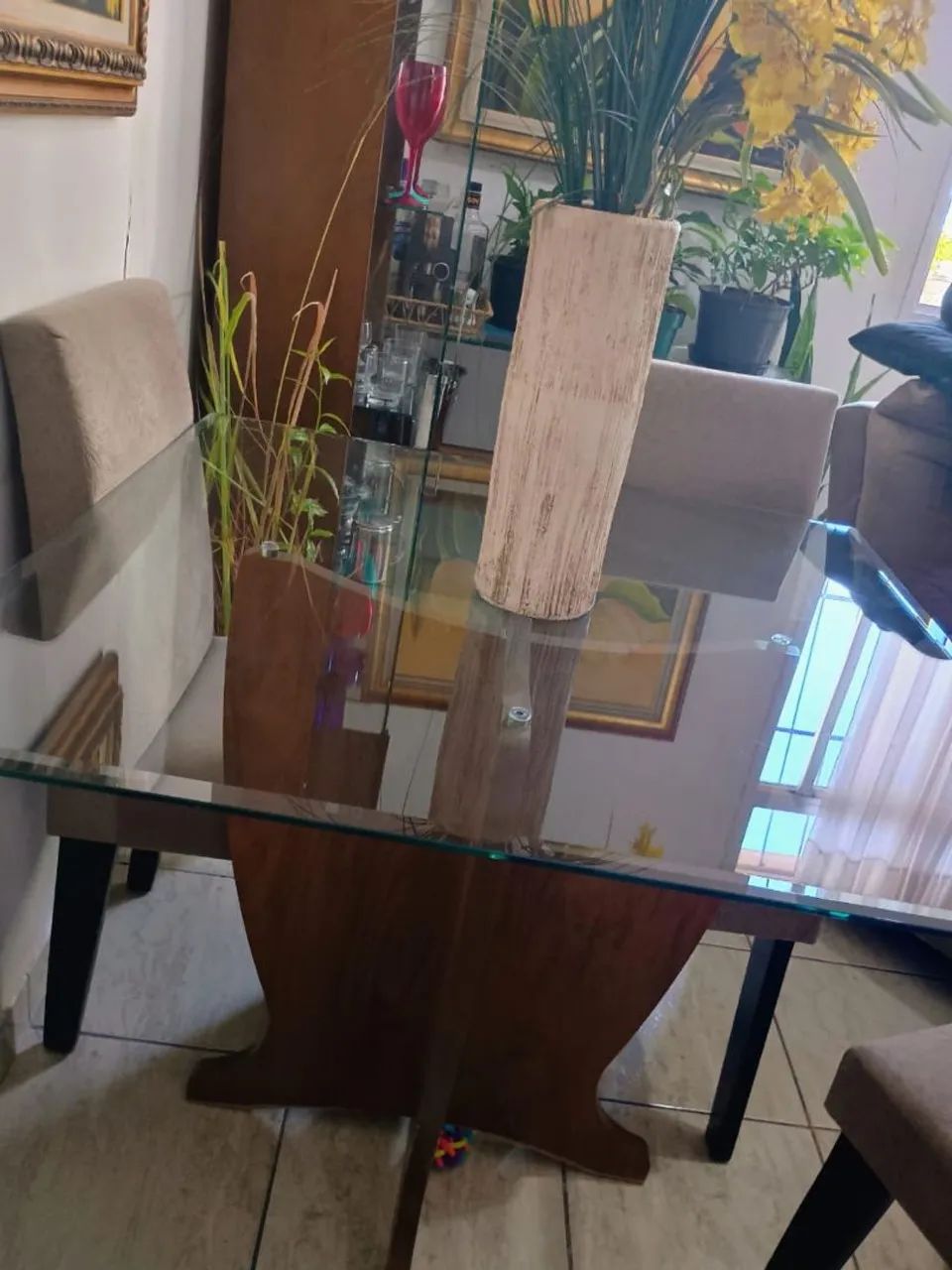 Vendo Mesa de vidro com quatro cadeiras - Foto 2