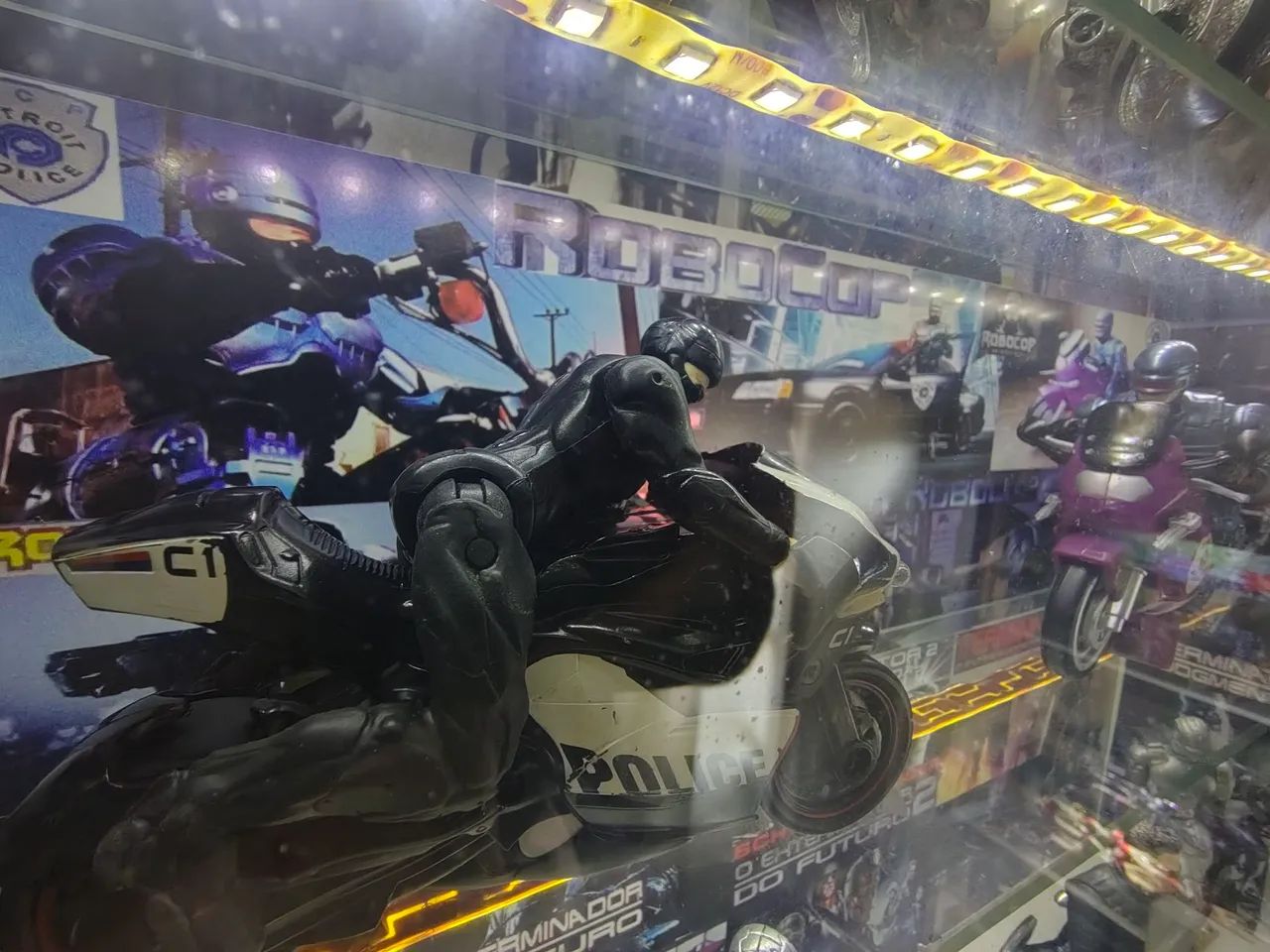 Diorama do Chips, Robocop e Exterminador do futurobcom iluminação e figuraso - Foto 5
