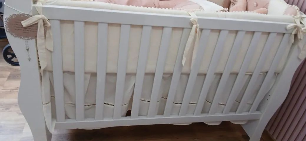 Berço com colchão e decoração  - Foto 2