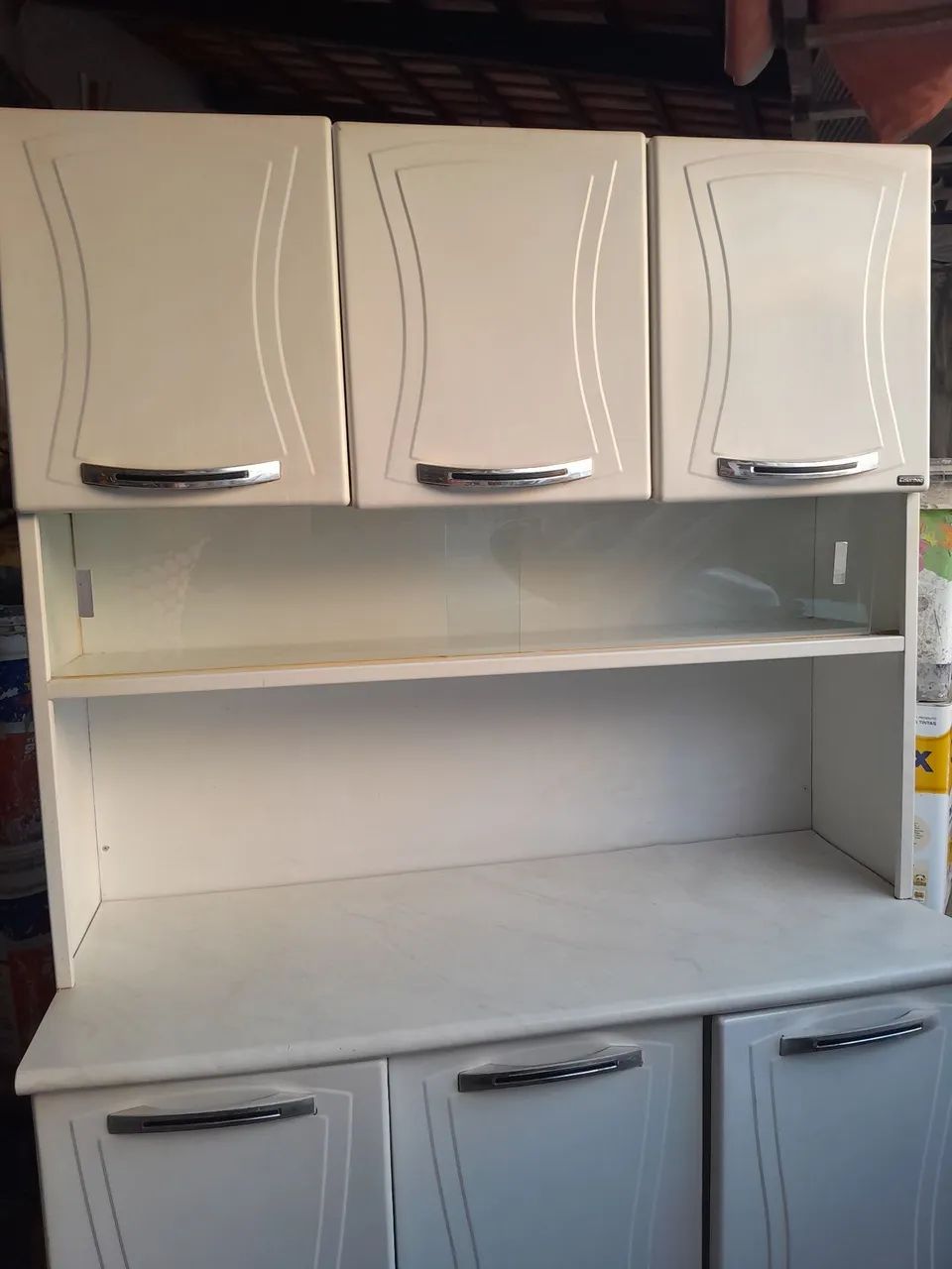 vende se um armário usado em ótimo estado.