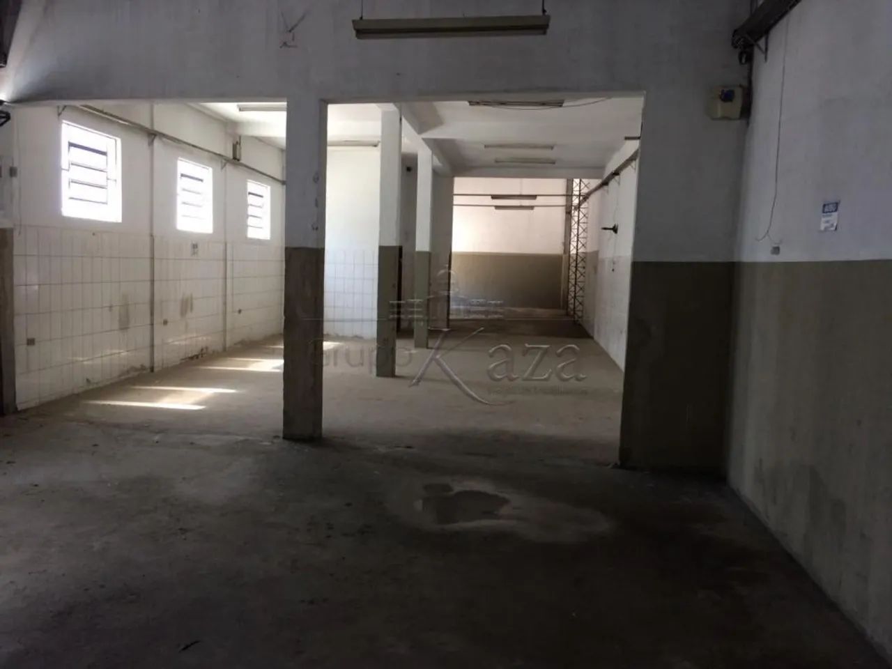 Oportunidade - Galpão Comercial - Jacareí - Jardim Jacinto - 300m².
