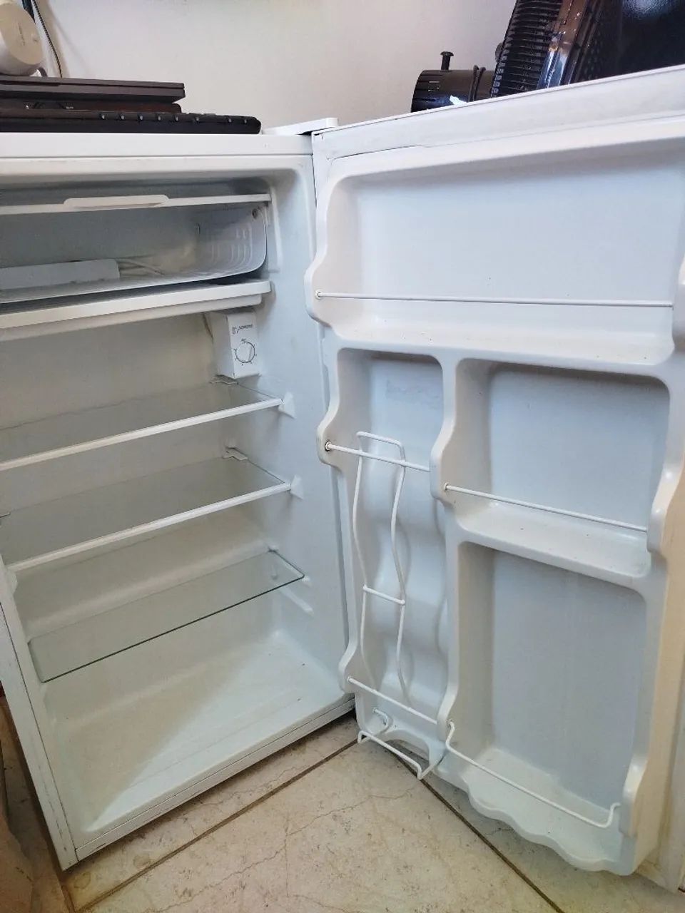 Frigobar Midea 93 Litros - Foto 2