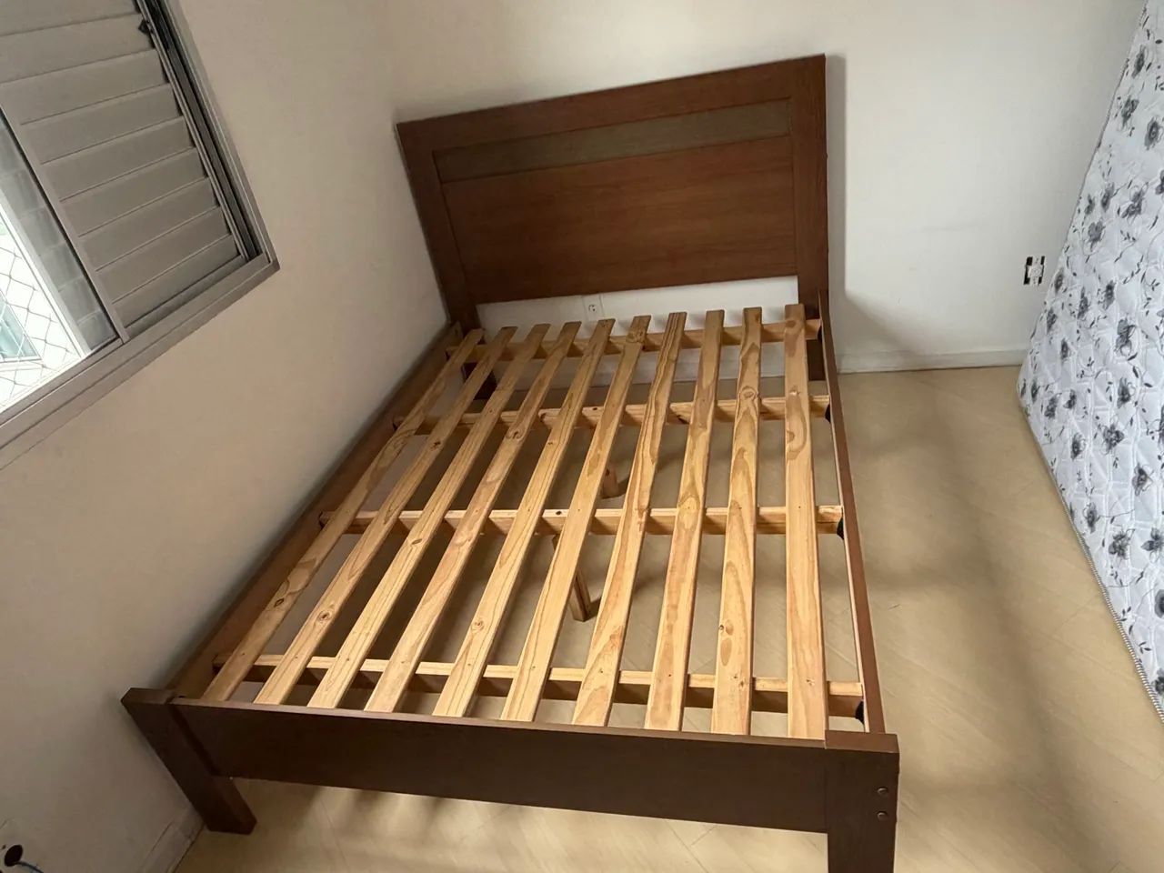 Cama de casal seminova