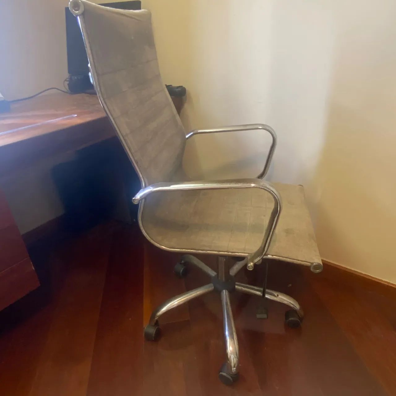 Cadeira de escritório Giratória  - Foto 3