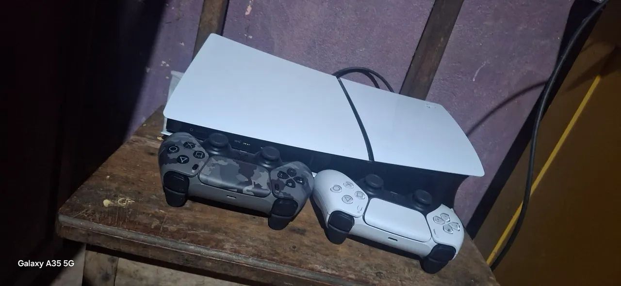 Vendo ps5 usado semi novo bem conservado boas condições 2 controles e jogos na memória 