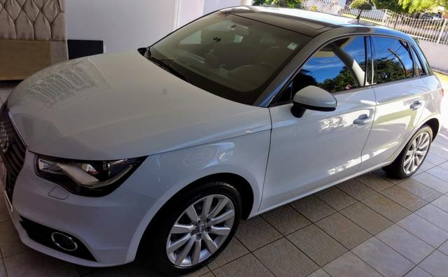 Baixou! Audi A1 Sportback 2014 impecável!