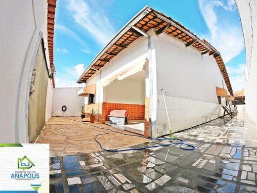 Casa no Parque Brasilia, 3 quartos sendo 1 suíte com área gourmet / 360 m²