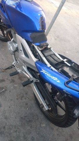 MOTO TWISTER ANO 2002