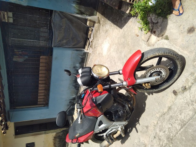 MOTO TUWIST BEM CONSERVADA